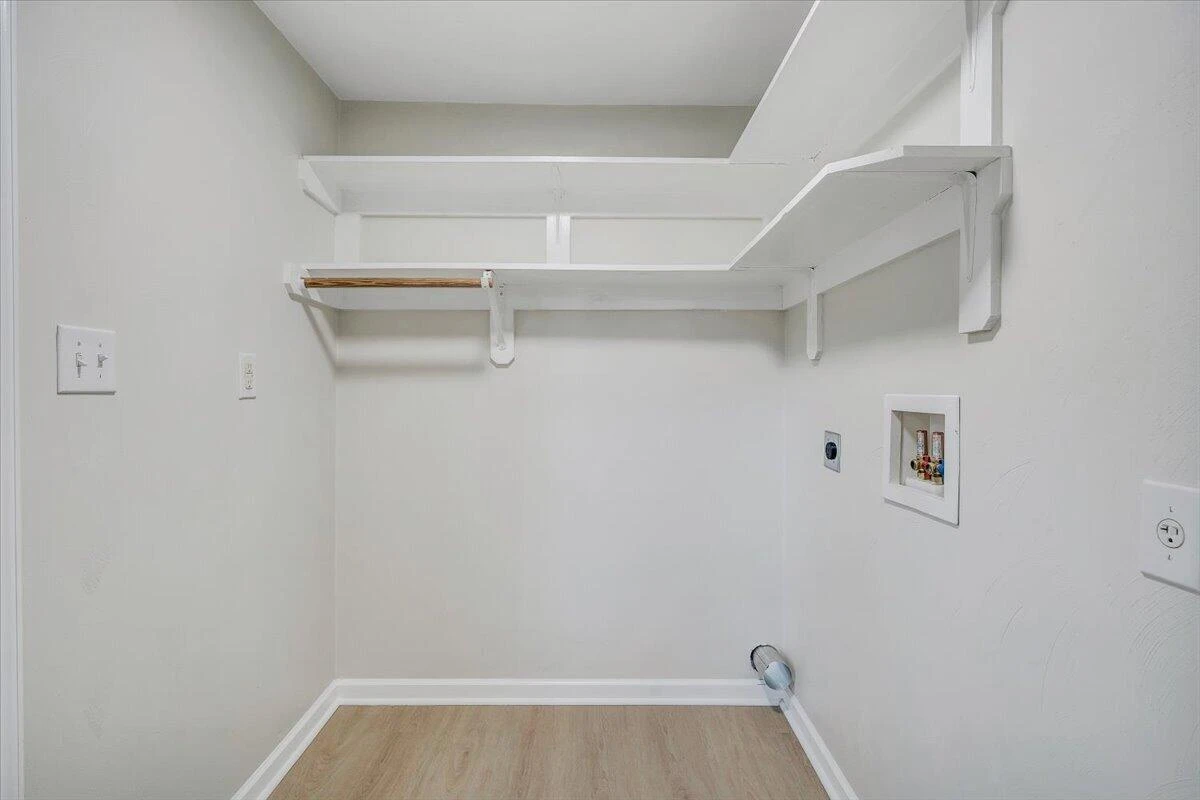 1334 Gillette AVE - Photo 20