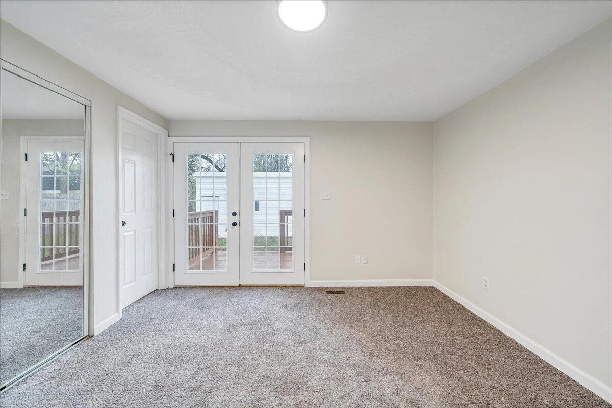 1334 Gillette AVE - Photo 21