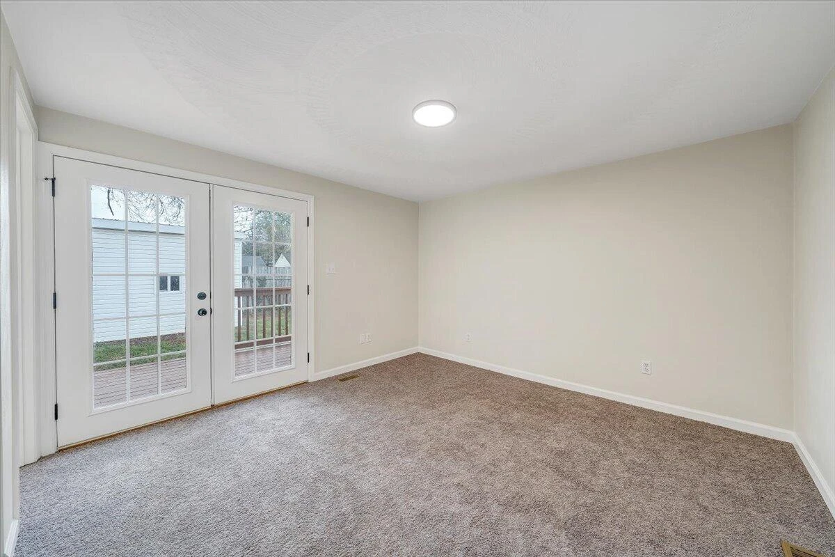 1334 Gillette AVE - Photo 22
