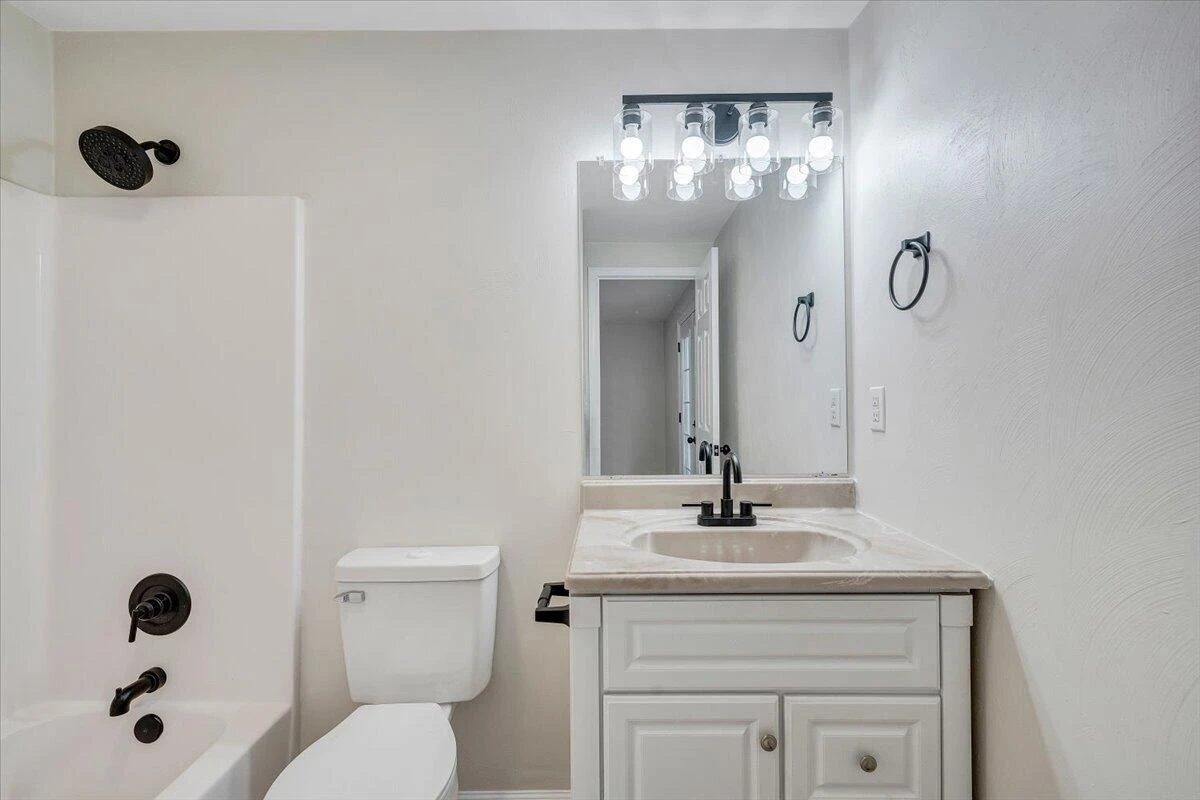 1334 Gillette AVE - Photo 24