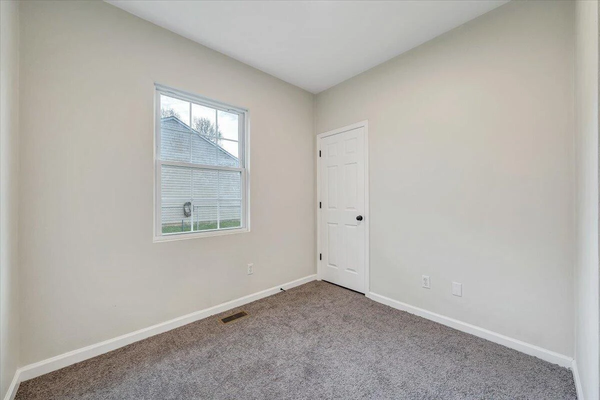1334 Gillette AVE - Photo 26