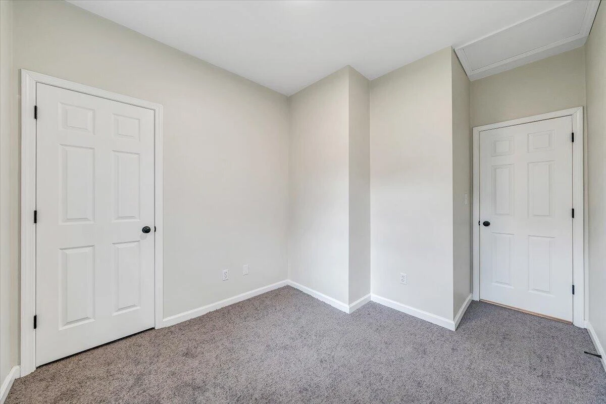 1334 Gillette AVE - Photo 27