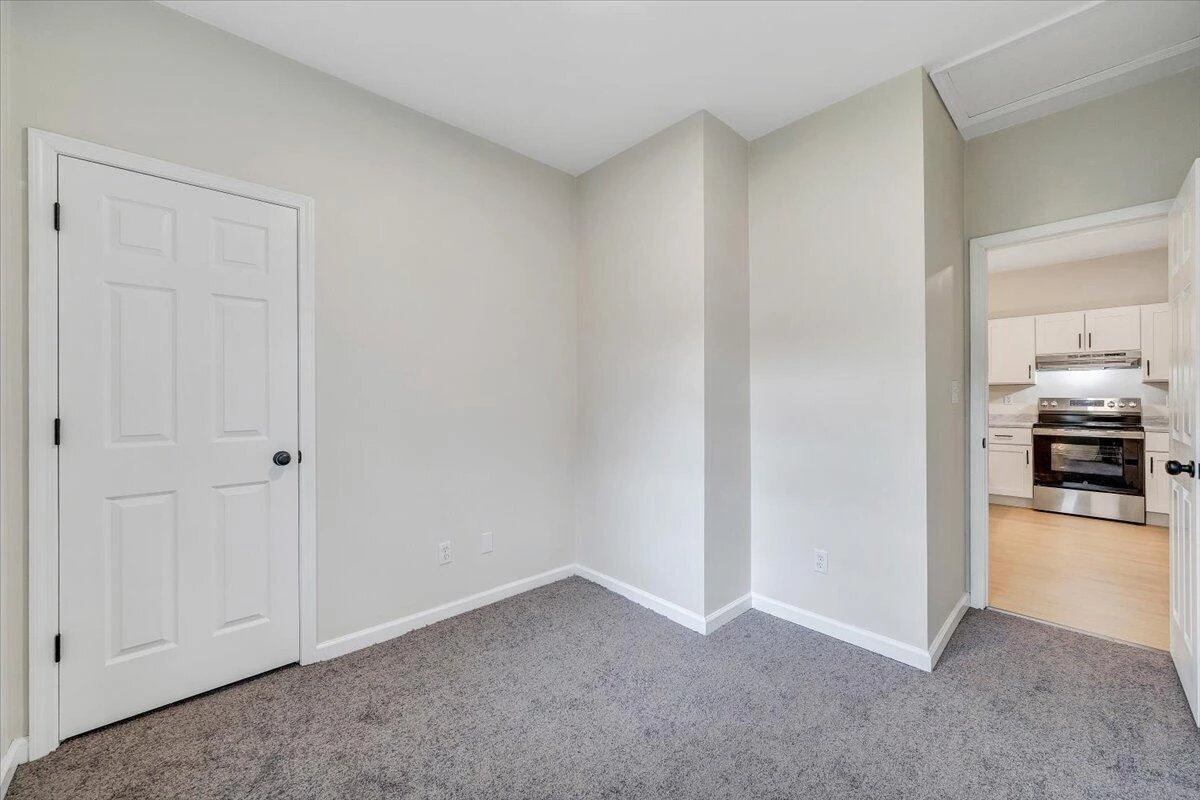 1334 Gillette AVE - Photo 28
