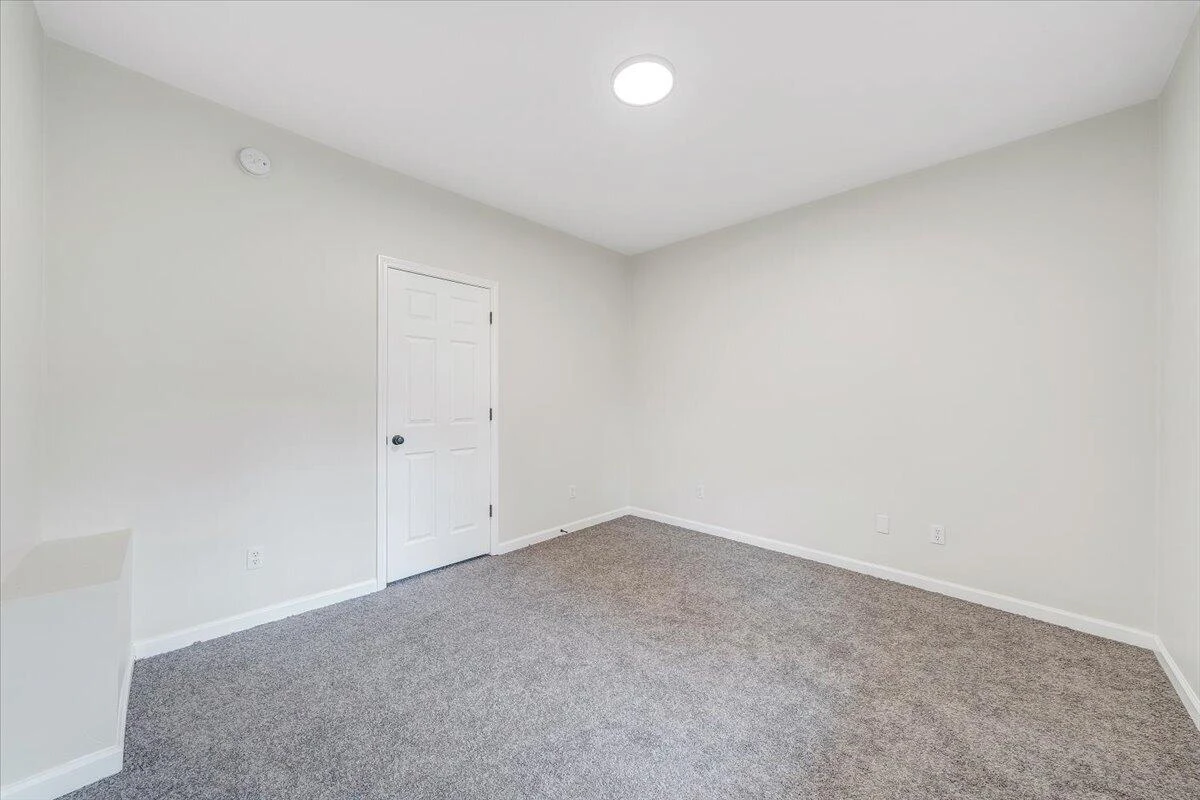 1334 Gillette AVE - Photo 30
