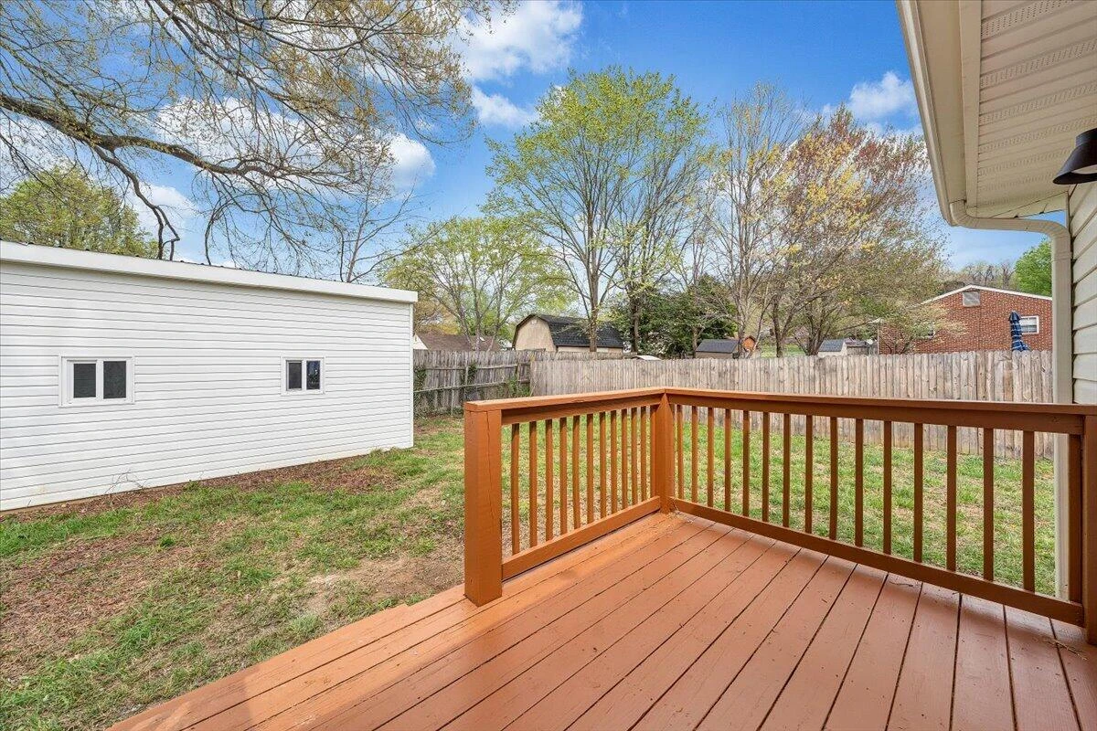 1334 Gillette AVE - Photo 33