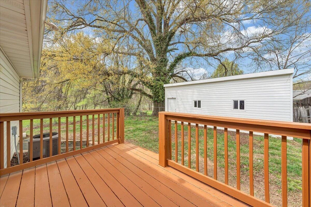 1334 Gillette AVE - Photo 34