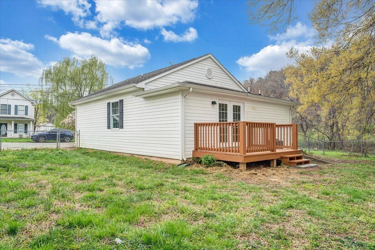 1334 Gillette AVE - Photo 35