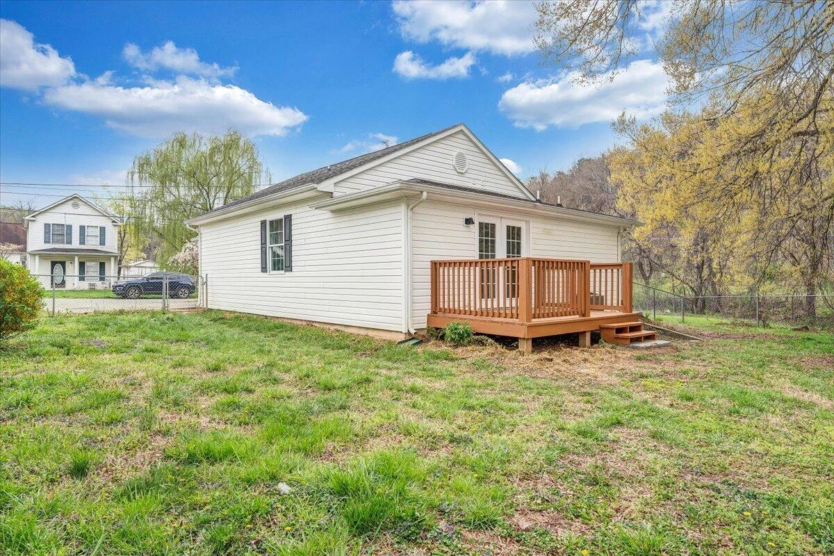 1334 Gillette AVE - Photo 36