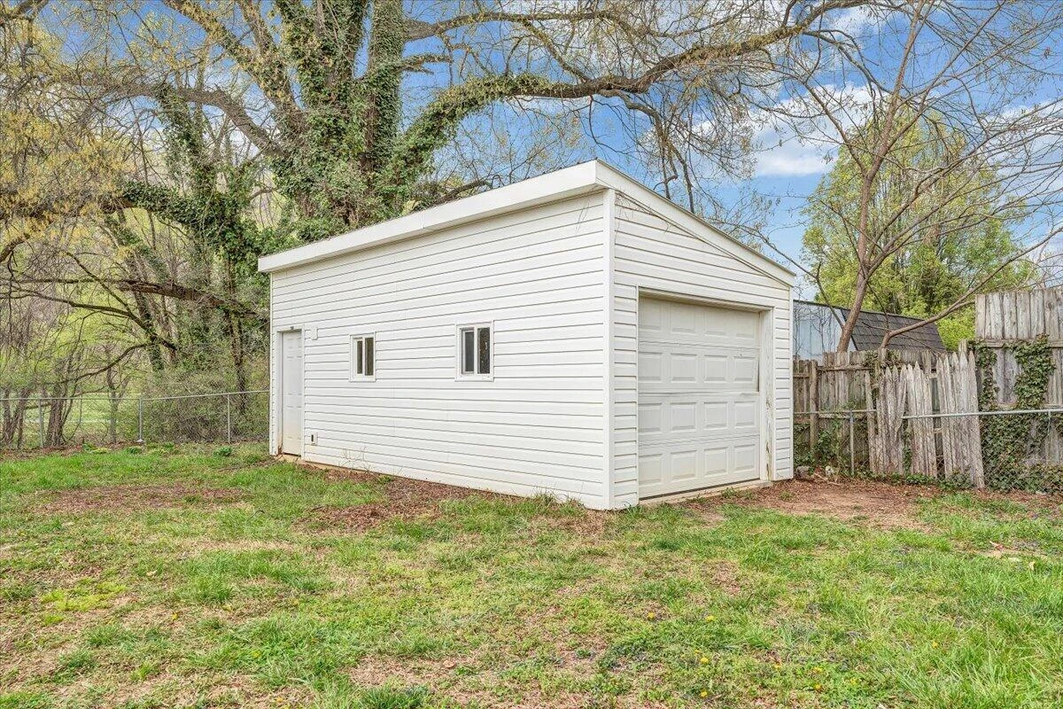 1334 Gillette AVE - Photo 41