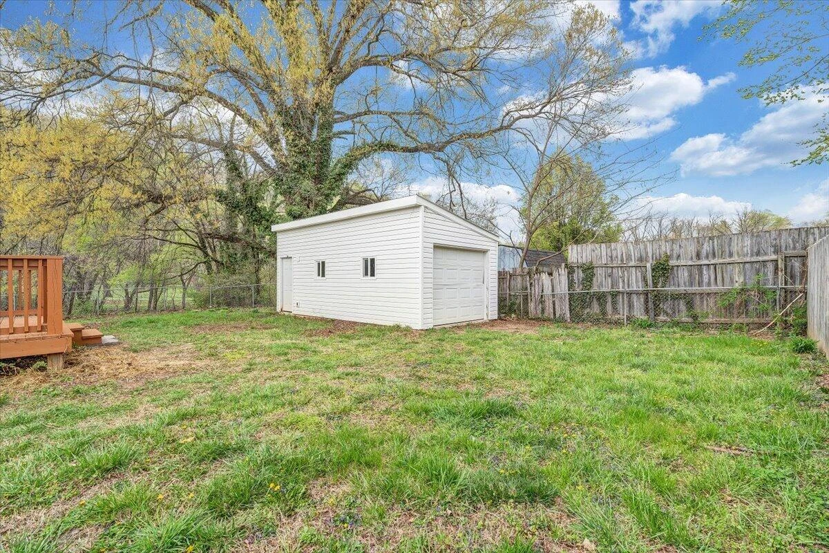 1334 Gillette AVE - Photo 42