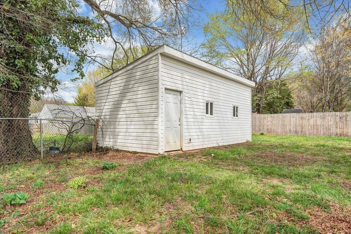1334 Gillette AVE - Photo 43