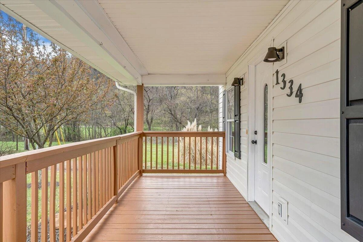 1334 Gillette AVE - Photo 9