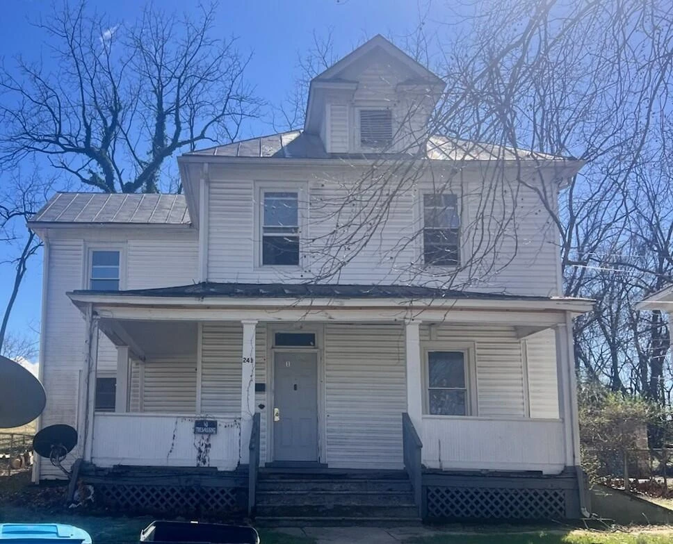 2414 Delaware AVE