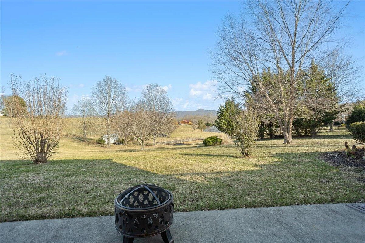 360 Maple Ridge LN - Photo 43