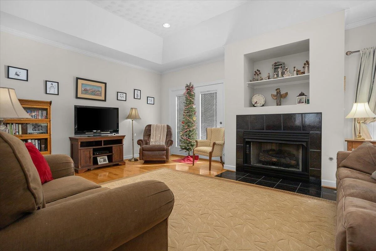 360 Maple Ridge LN - Photo 12