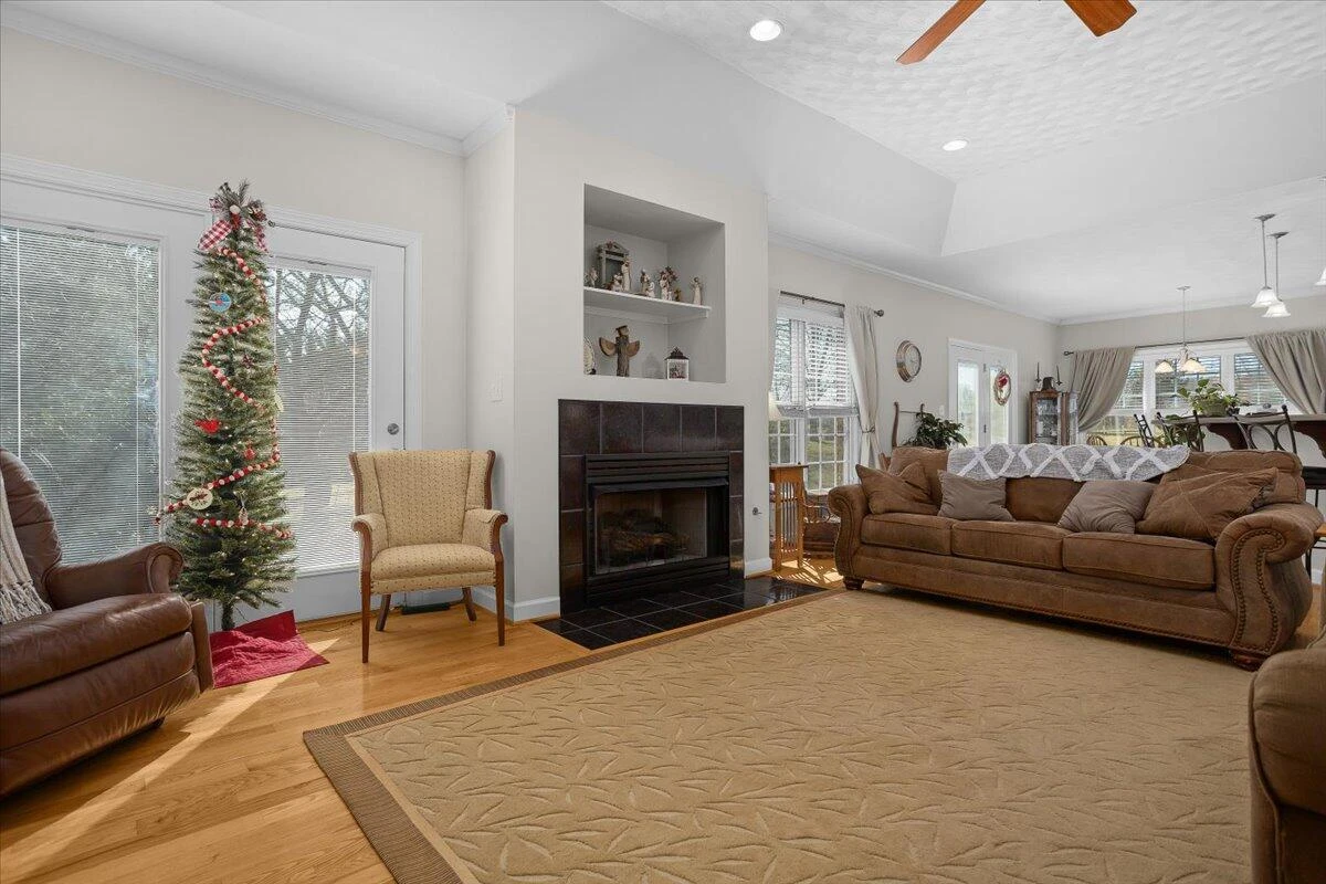360 Maple Ridge LN - Photo 13