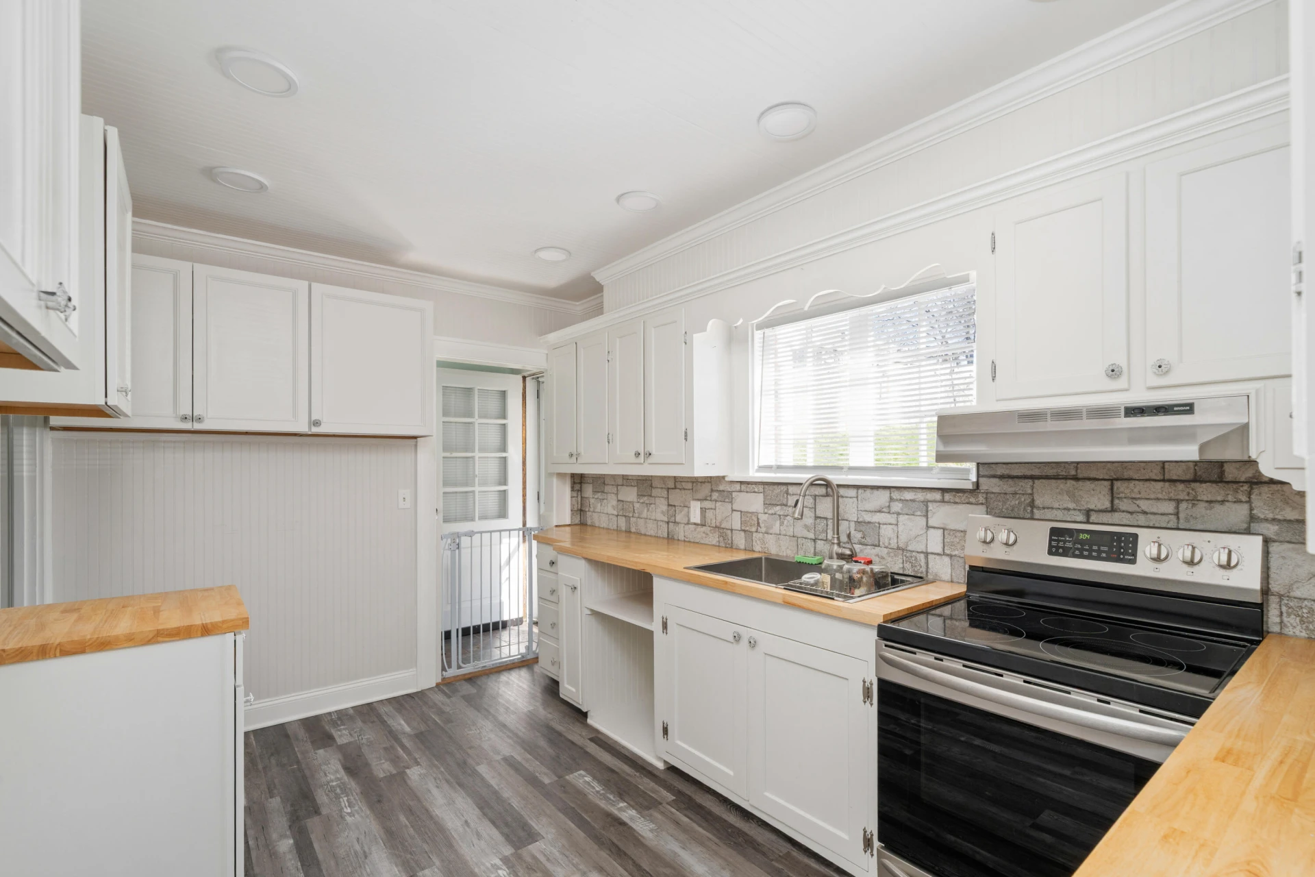 209 Main ST - Photo 16