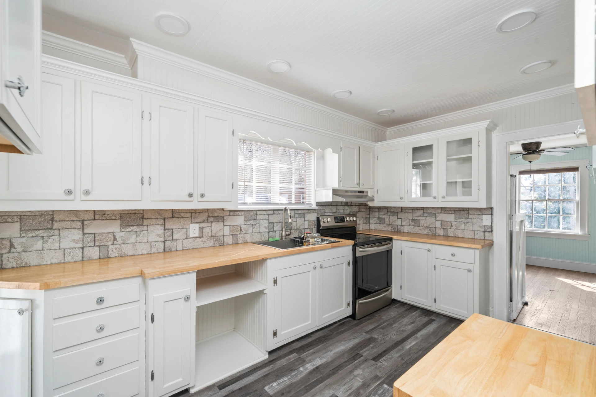 209 Main ST - Photo 17