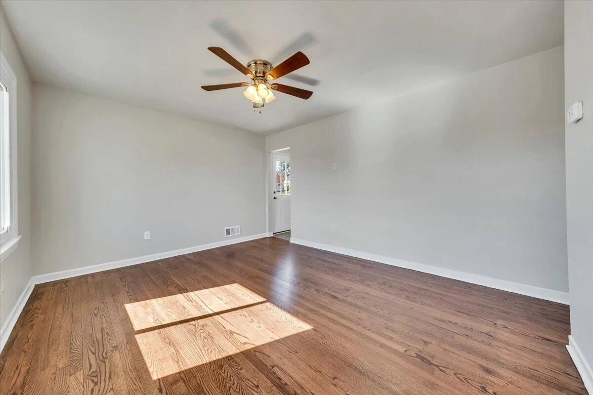 4117 Kentucky AVE - Photo 4