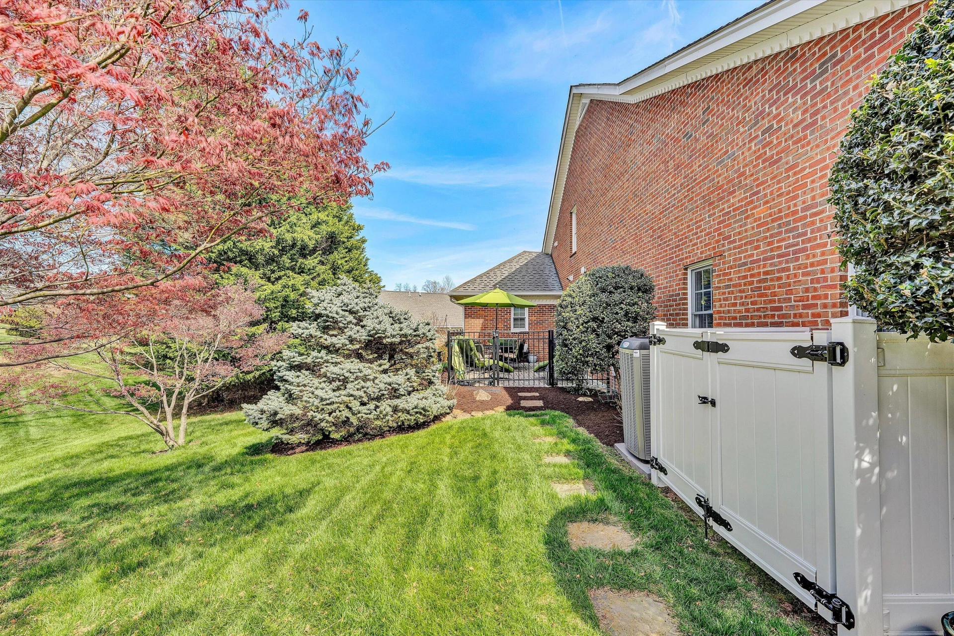3345 Kingsbury CIR - Photo 37