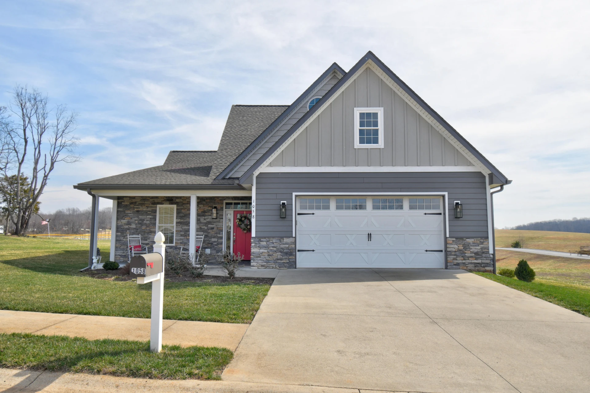 1058 Eagle Crest LN - Photo 2