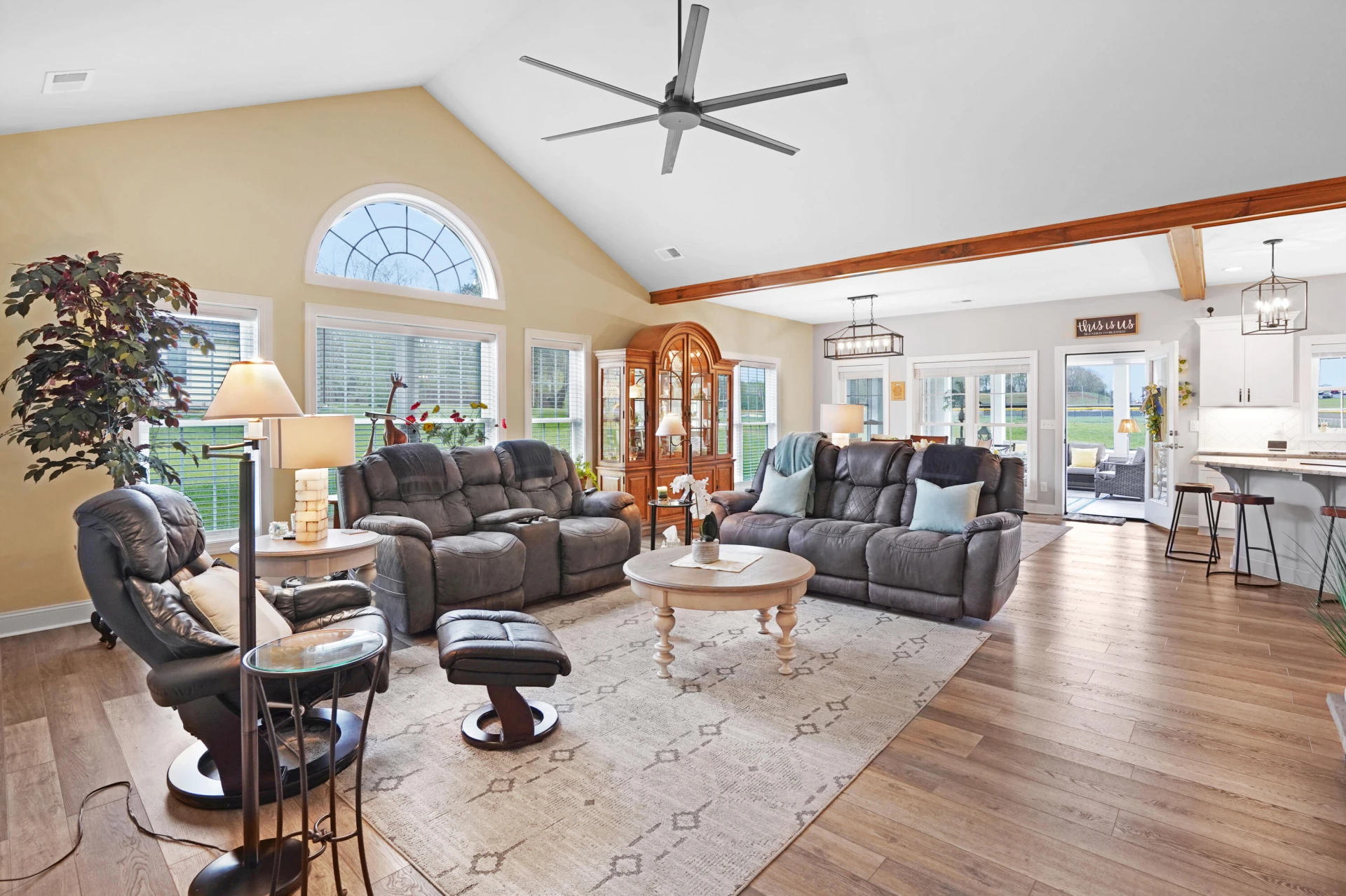 1058 Eagle Crest LN - Photo 3