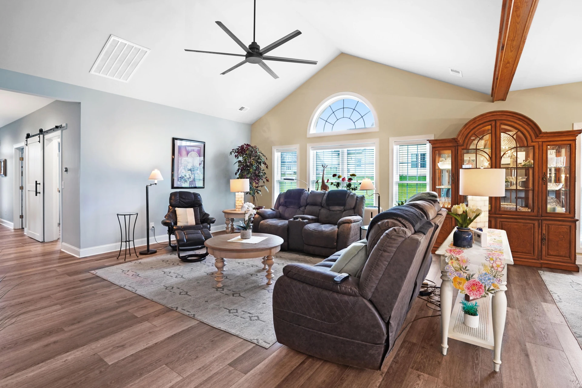 1058 Eagle Crest LN - Photo 4