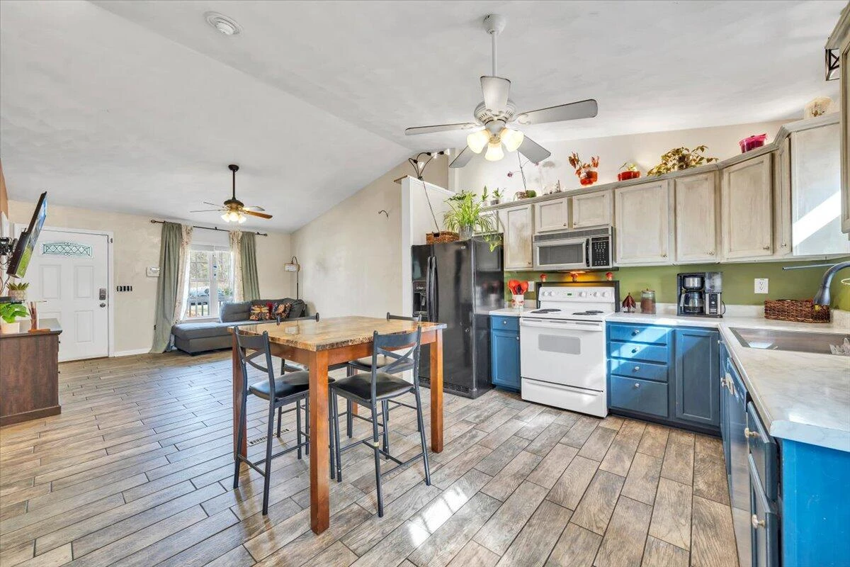 1697 Gordon AVE - Photo 14