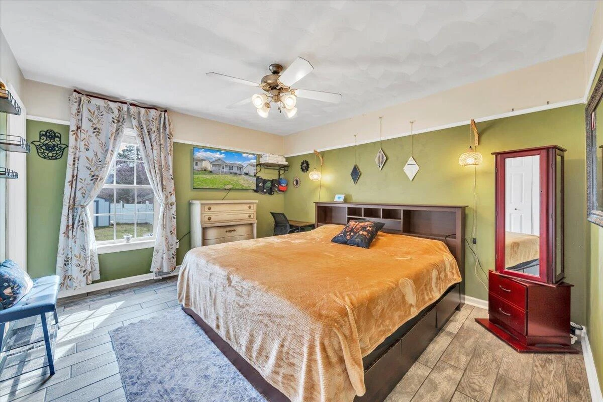 1697 Gordon AVE - Photo 16