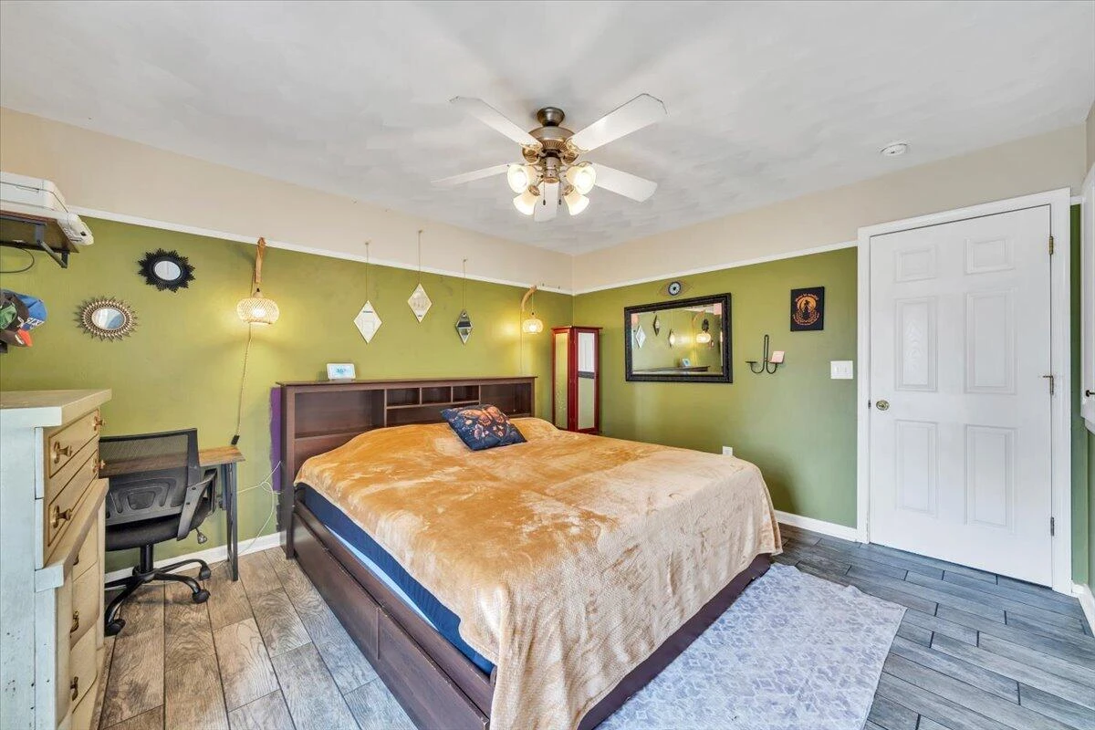 1697 Gordon AVE - Photo 17
