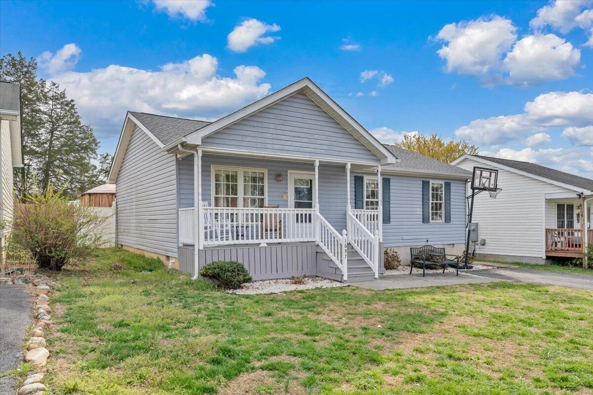 1697 Gordon AVE - Photo 3
