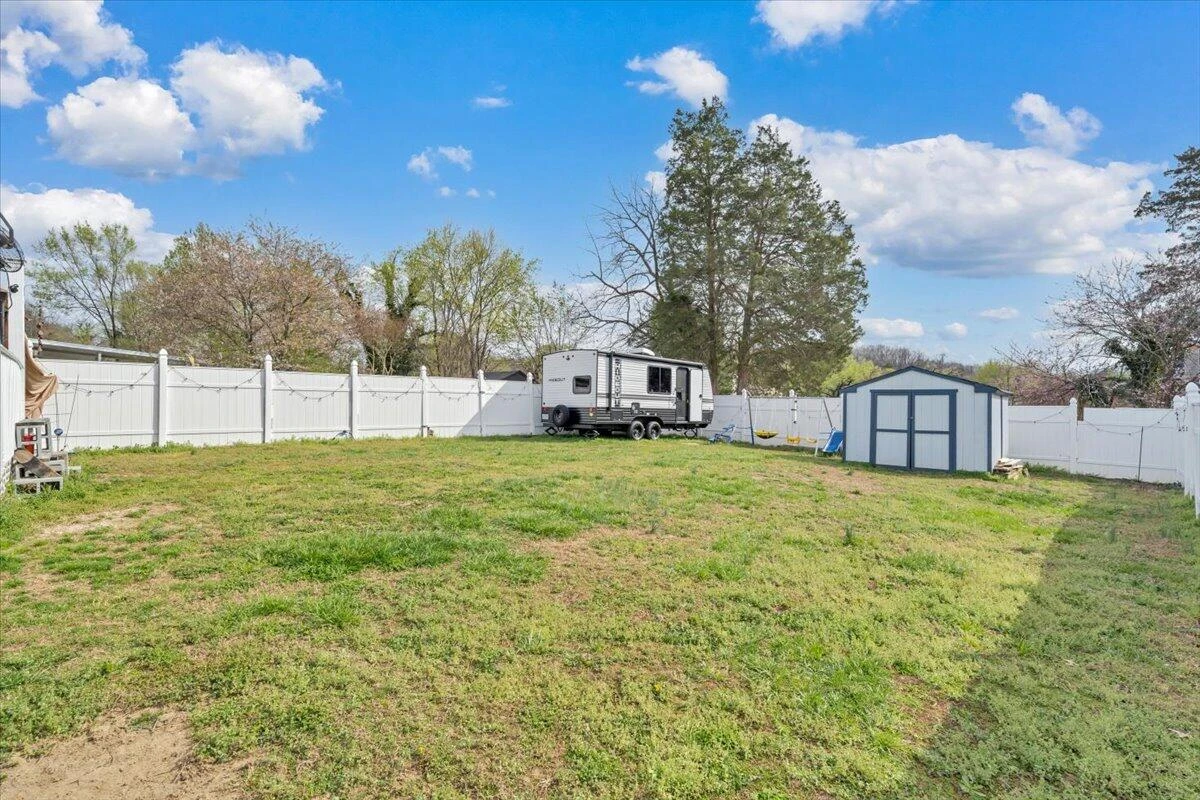 1697 Gordon AVE - Photo 29