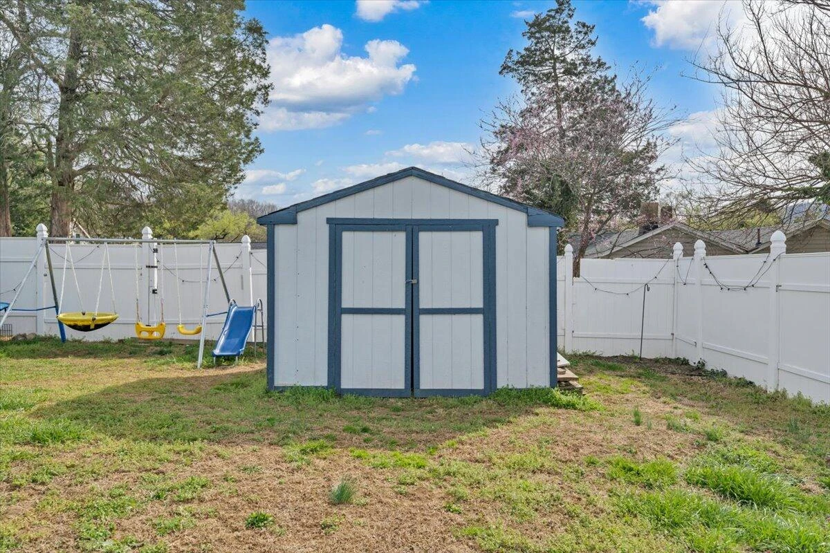 1697 Gordon AVE - Photo 30