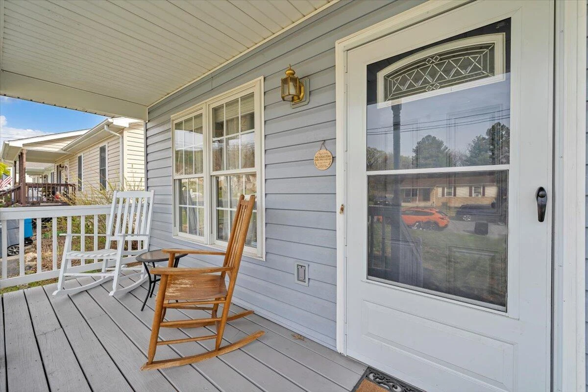1697 Gordon AVE - Photo 5