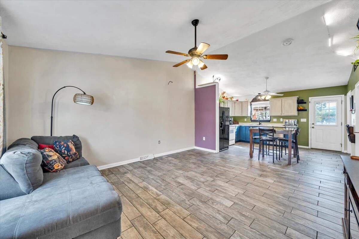 1697 Gordon AVE - Photo 6