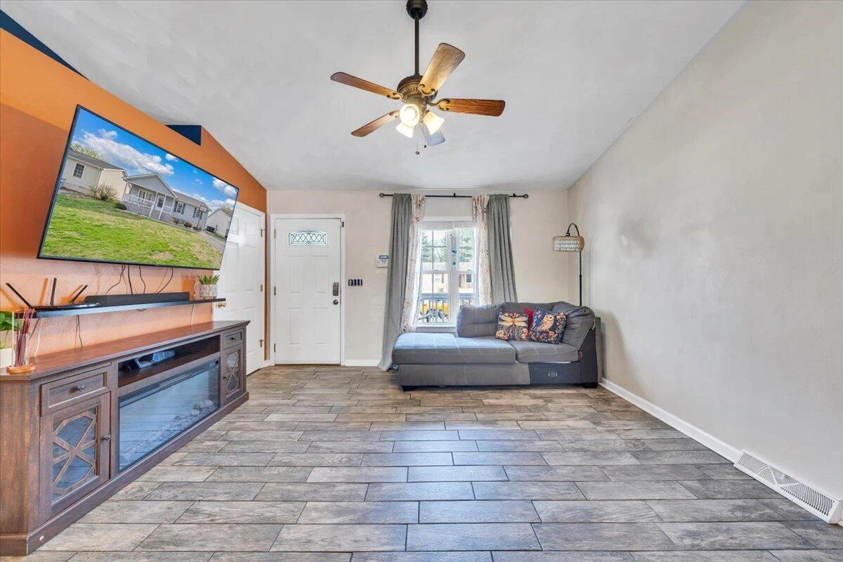 1697 Gordon AVE - Photo 8