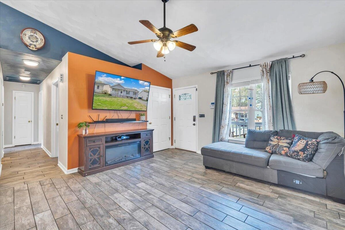 1697 Gordon AVE - Photo 9