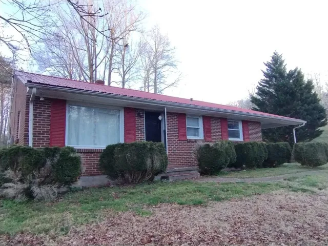 129 Townsend DR, Bassett, VA, 24055