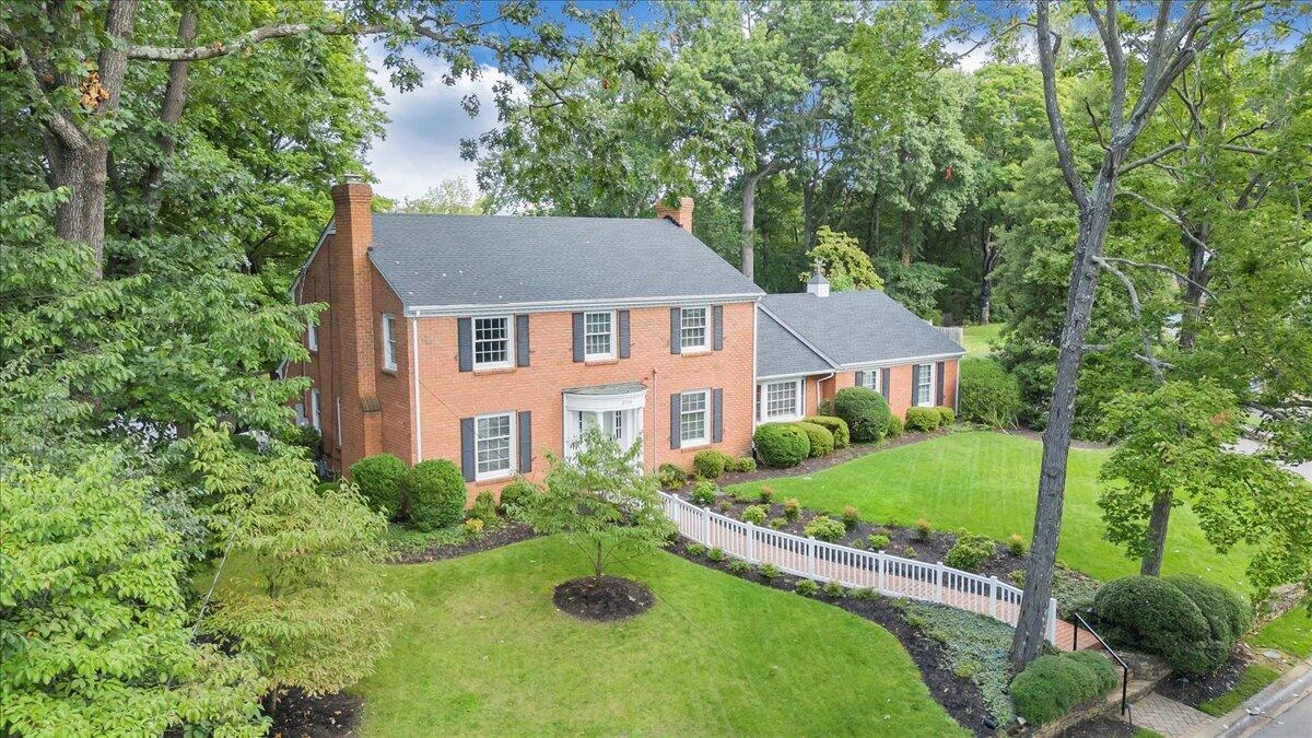 3725 Dogwood LN - Photo 2