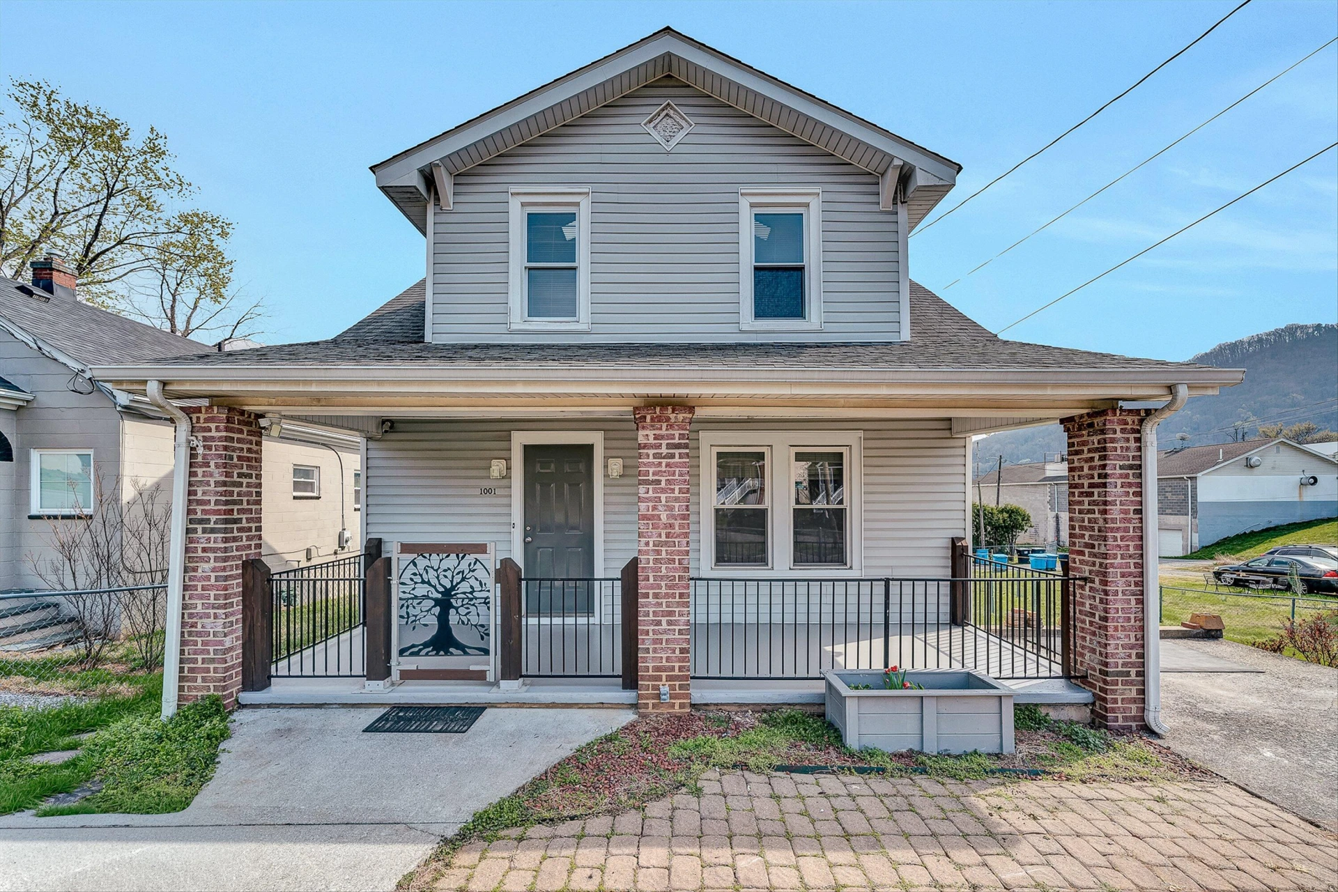 1001 Woodrow AVE