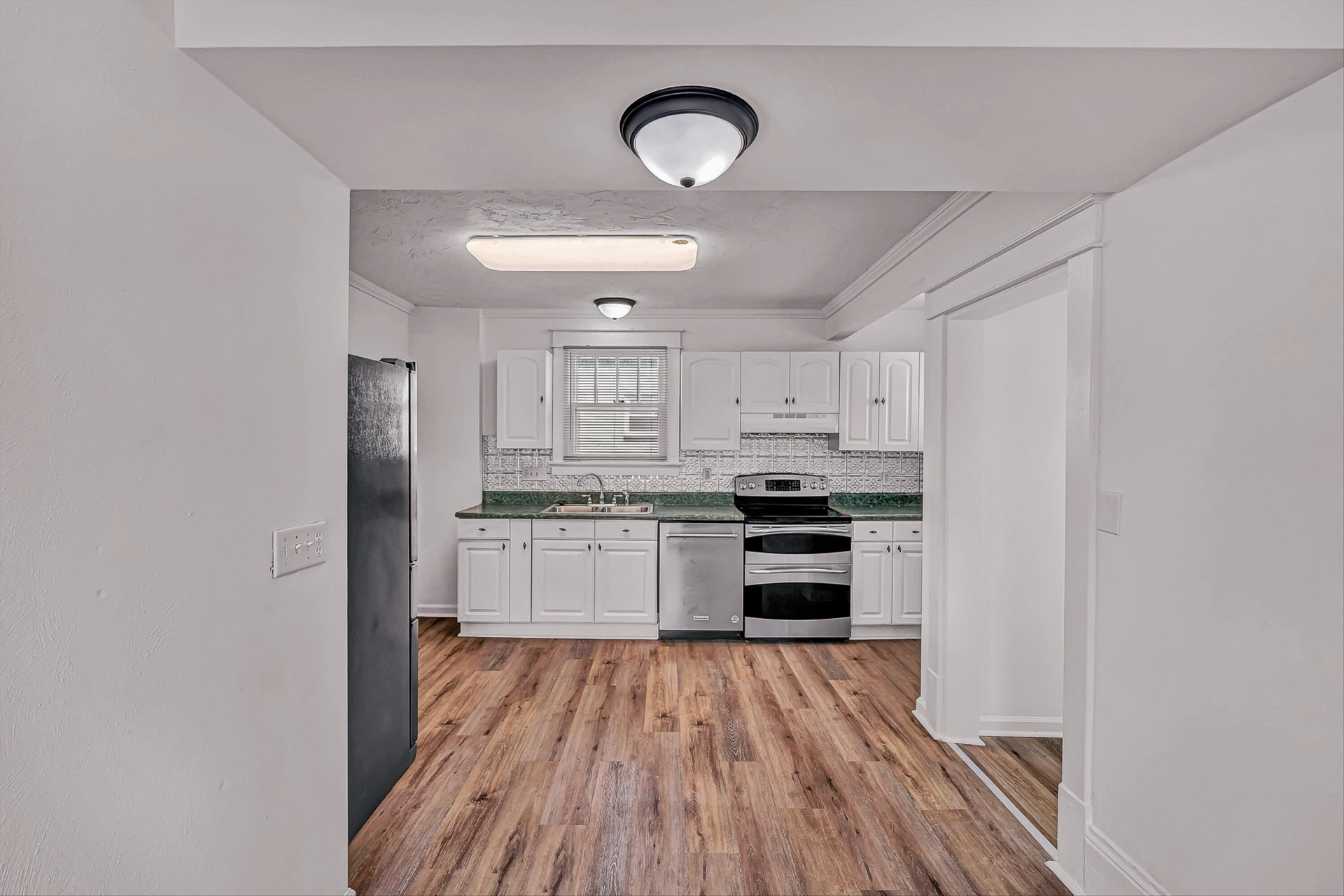 1001 Woodrow AVE - Photo 10