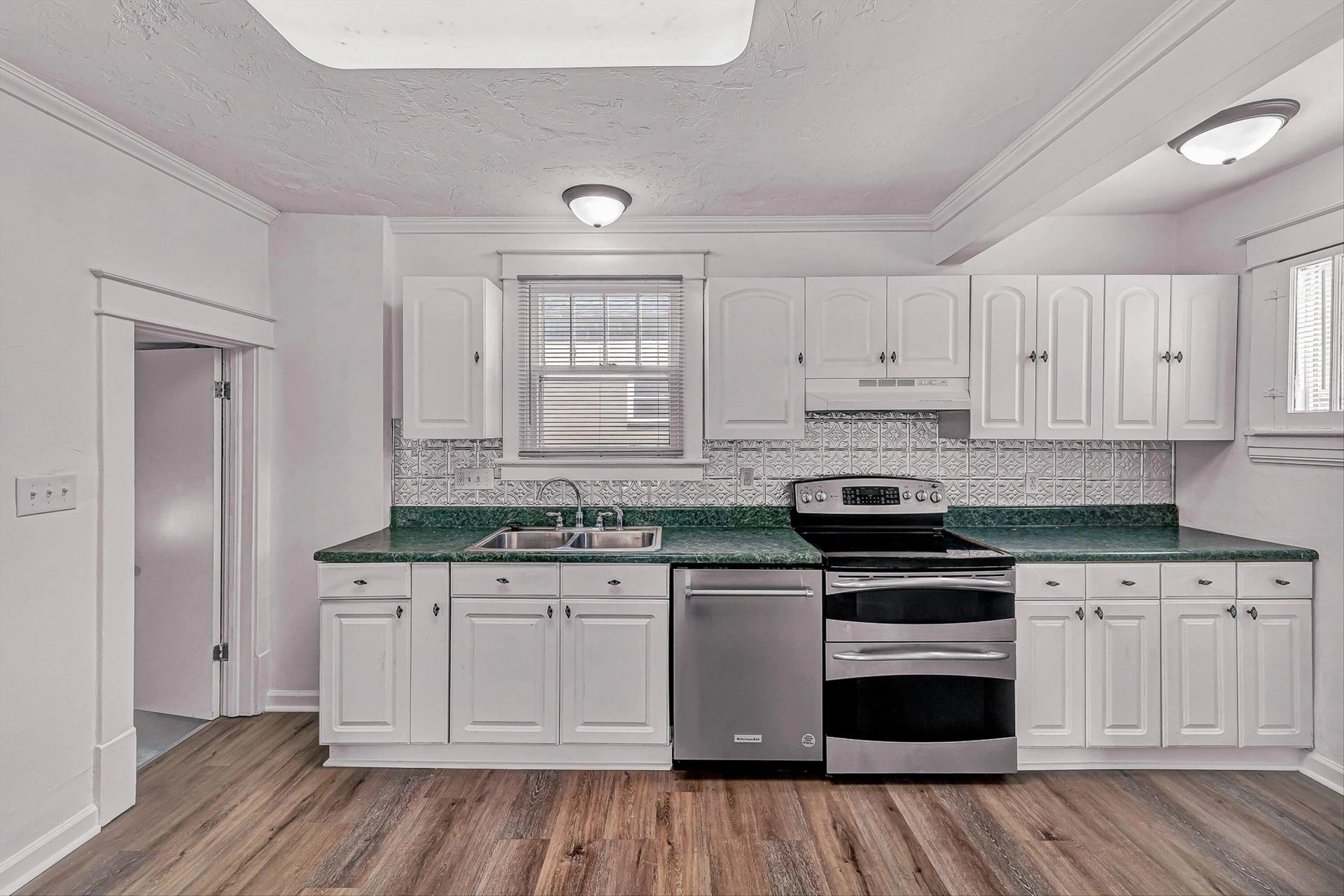 1001 Woodrow AVE - Photo 11