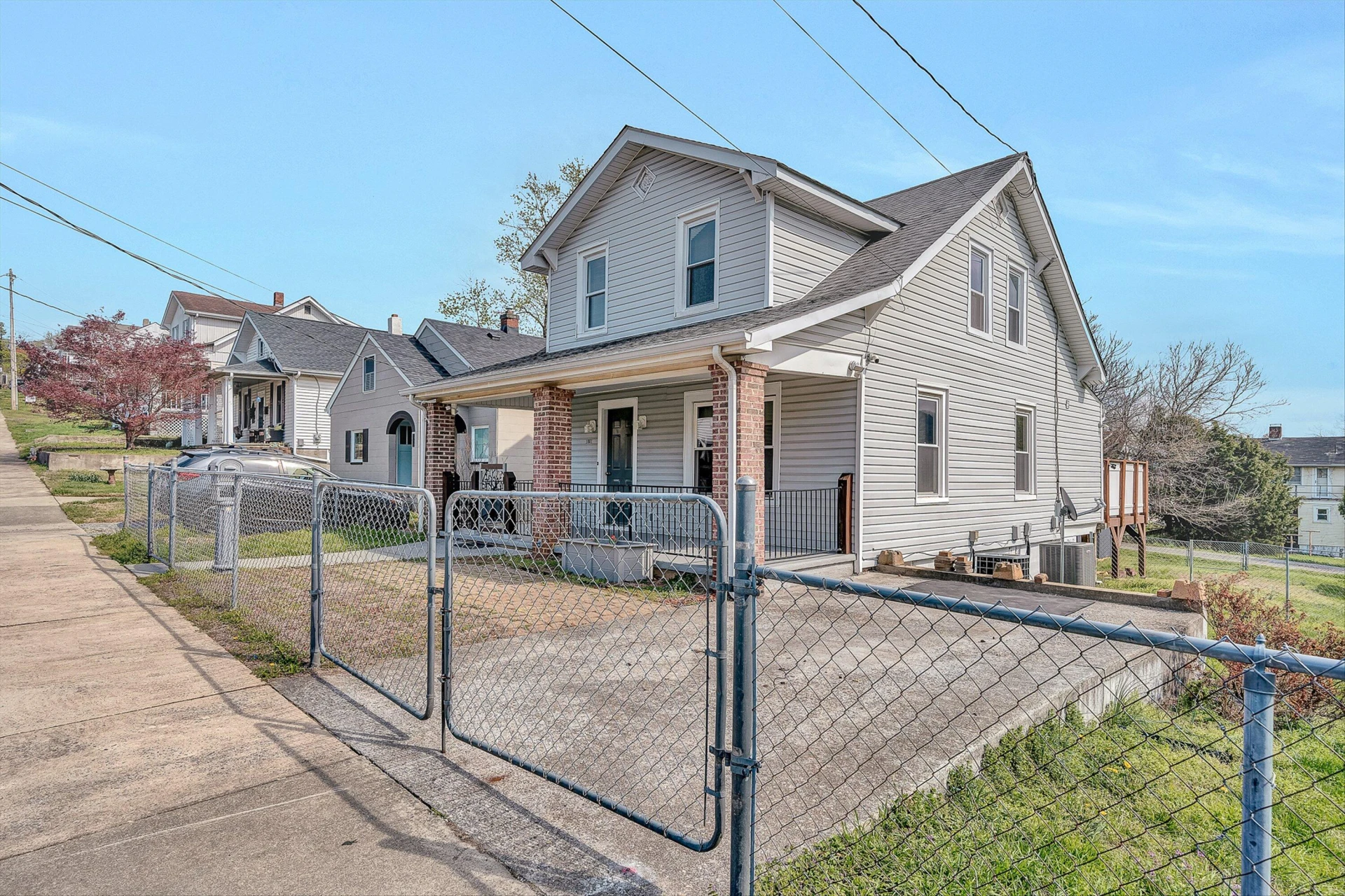 1001 Woodrow AVE - Photo 2