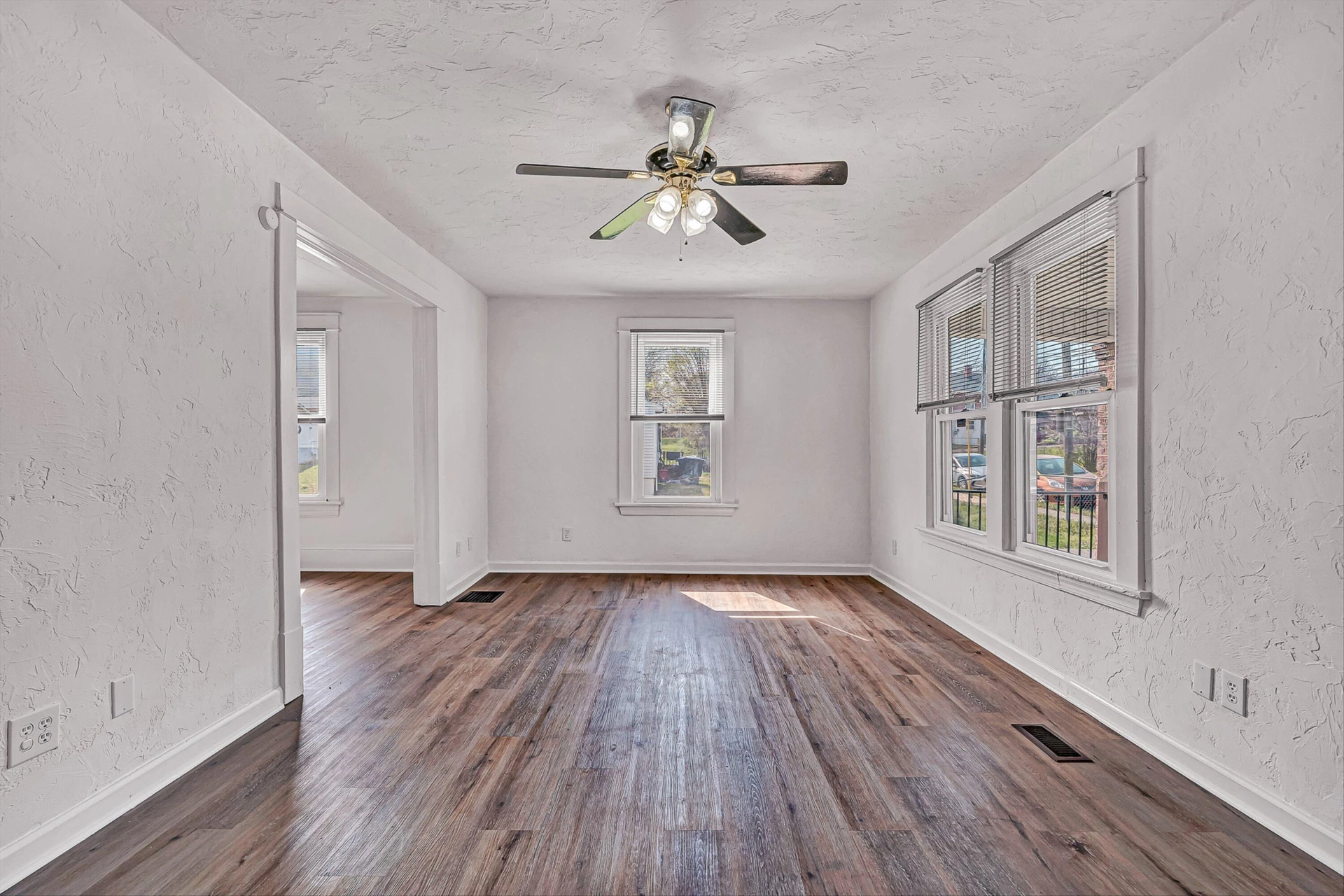 1001 Woodrow AVE - Photo 5