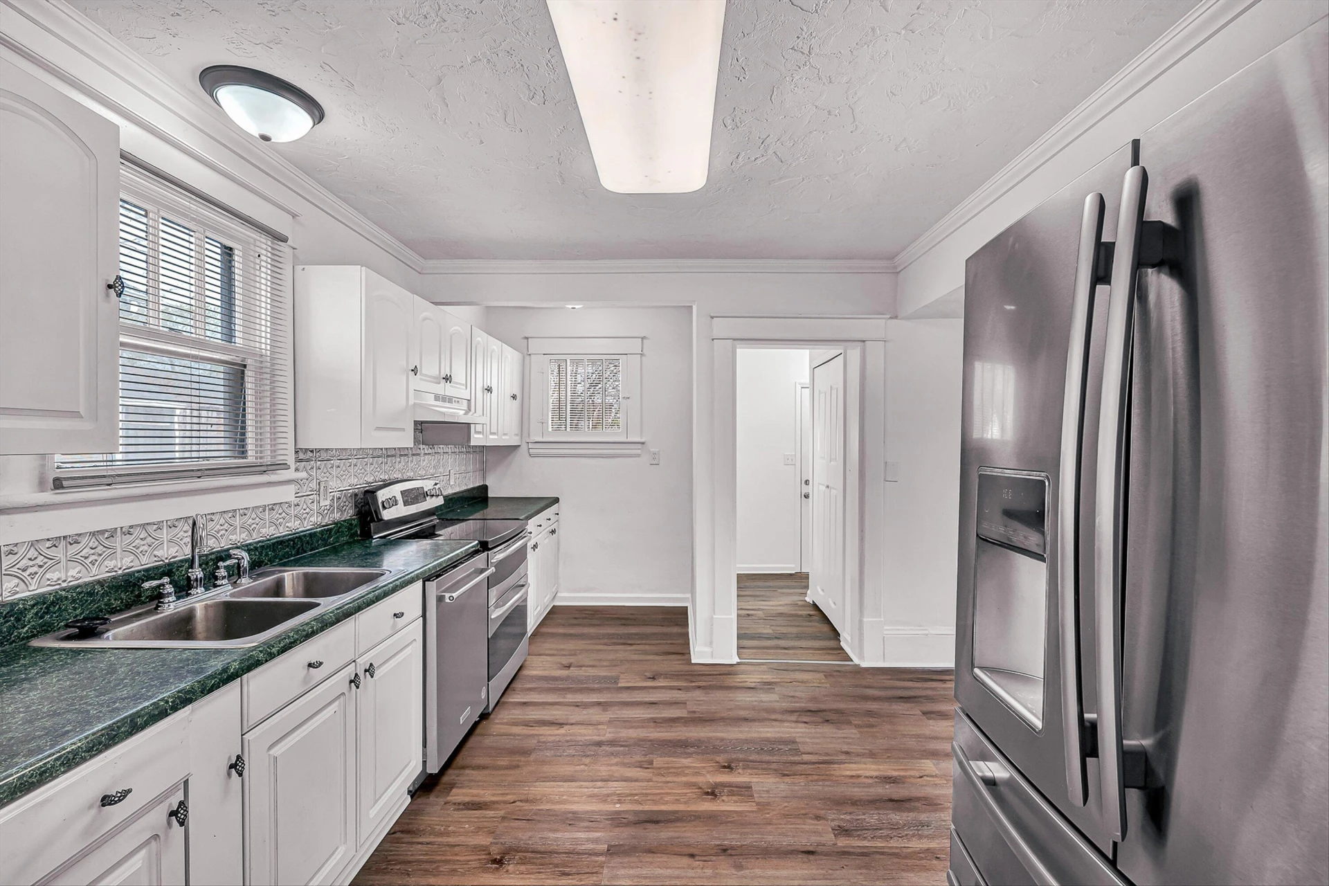 1001 Woodrow AVE - Photo 9