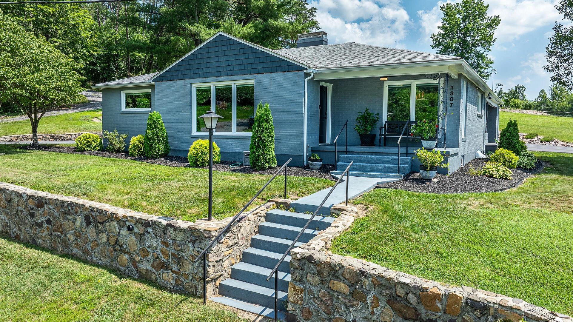 1307 Massie AVE