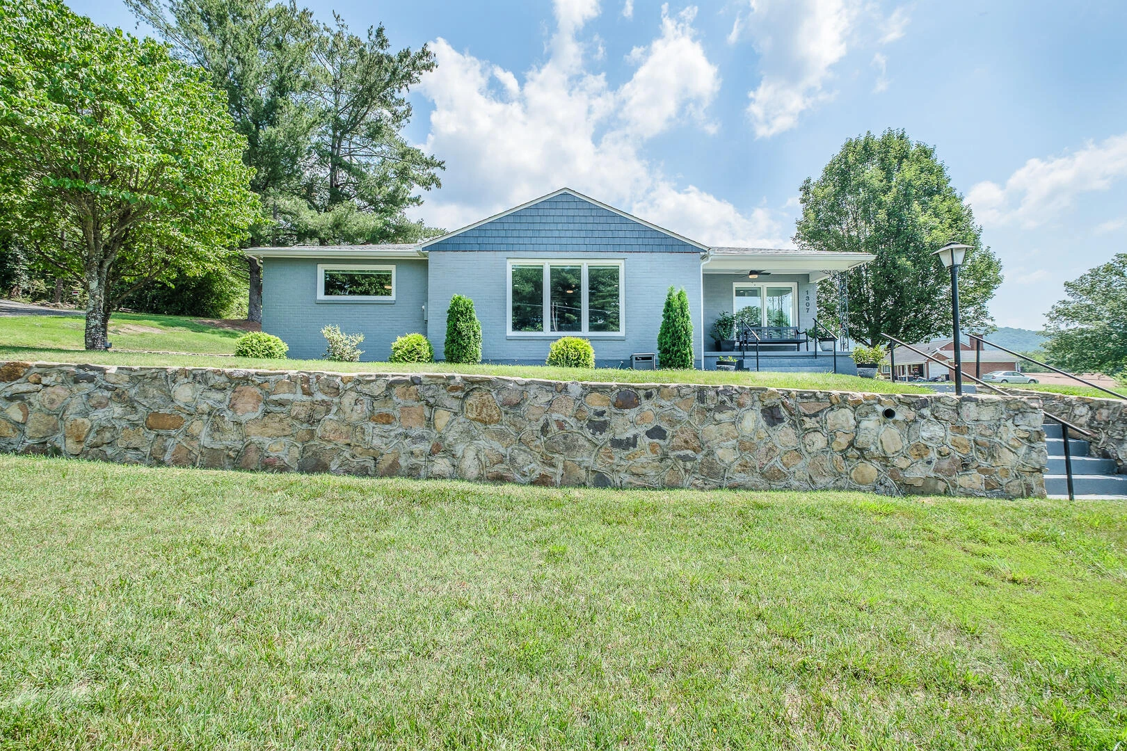 1307 Massie AVE - Photo 2