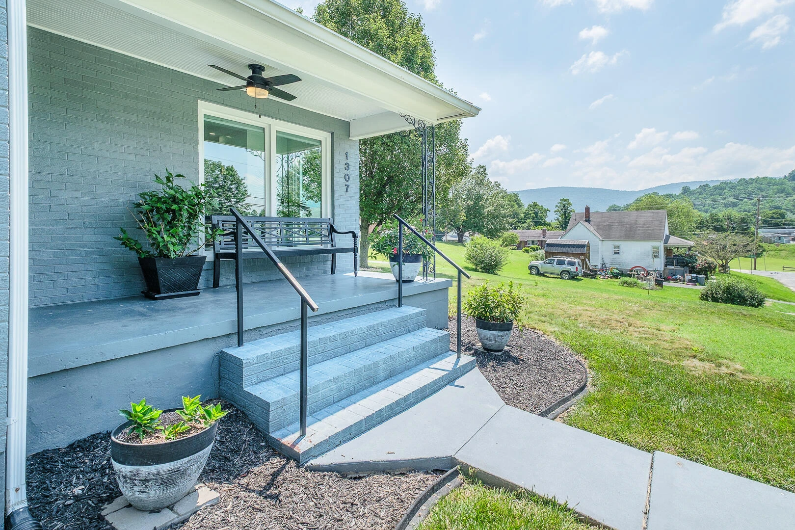 1307 Massie AVE - Photo 4