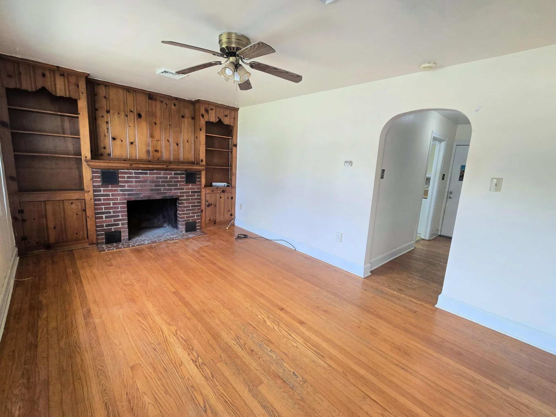 914 Whitney AVE - Photo 3