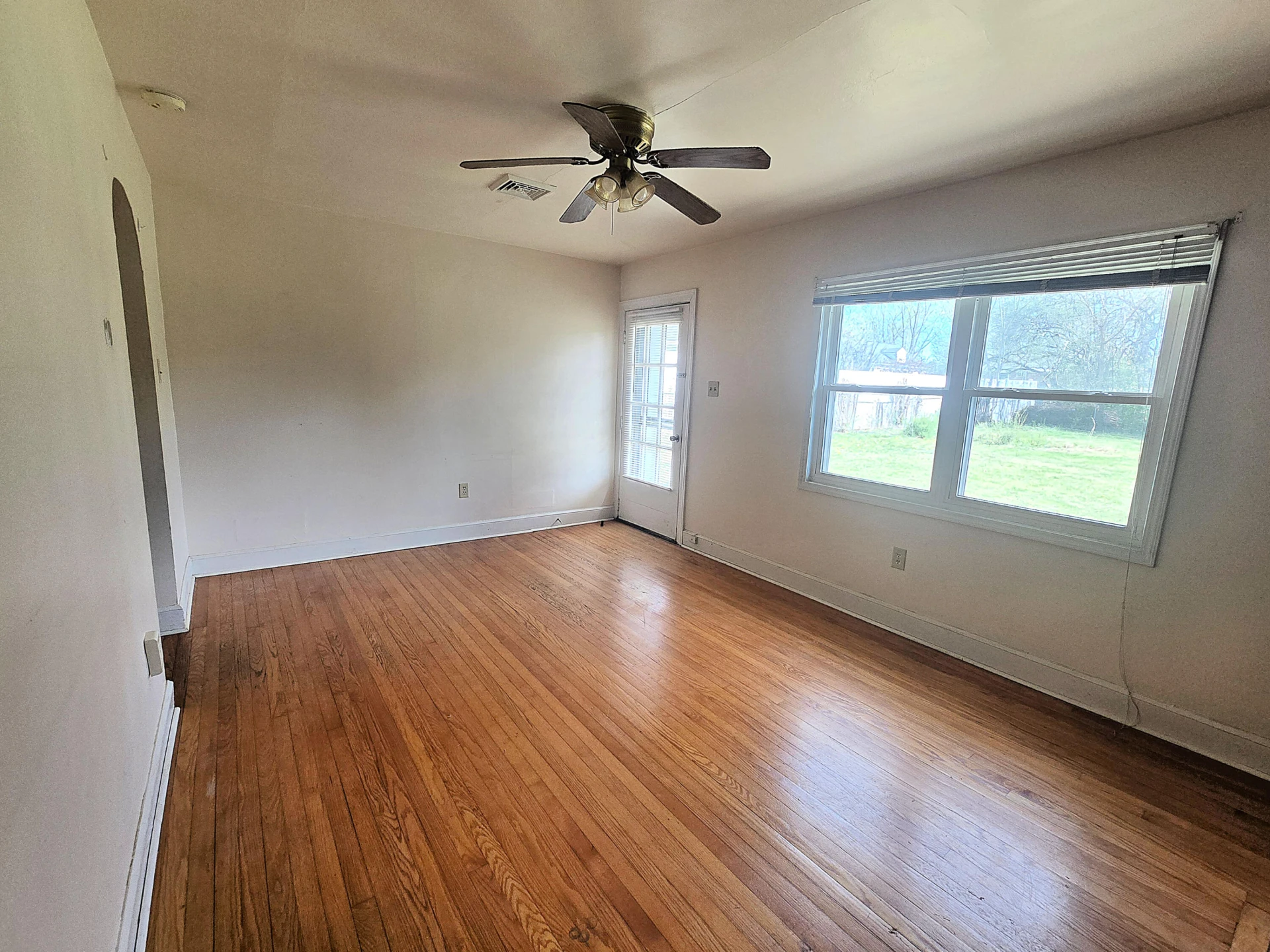 914 Whitney AVE - Photo 4